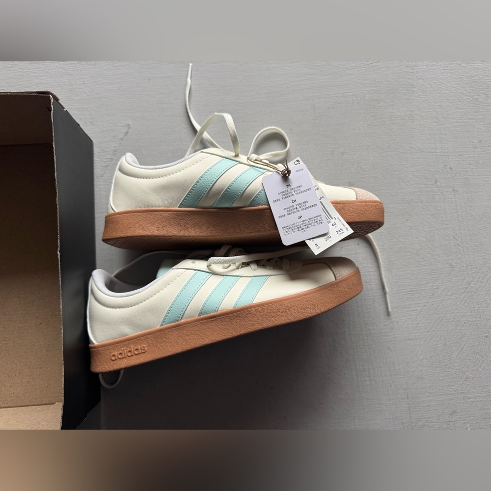 NWT Adidas VL Court Base Sneakers White Blue Gum - Picture 3 of 12